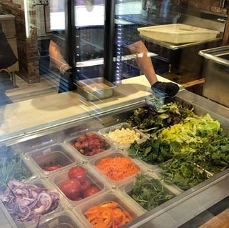 zumi pizza salad display